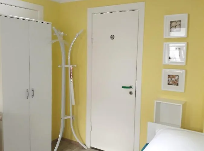 Xxs - Fuer 2 Gaeste Mit Terrasse Und Strandkorb Rum i privatbostad *